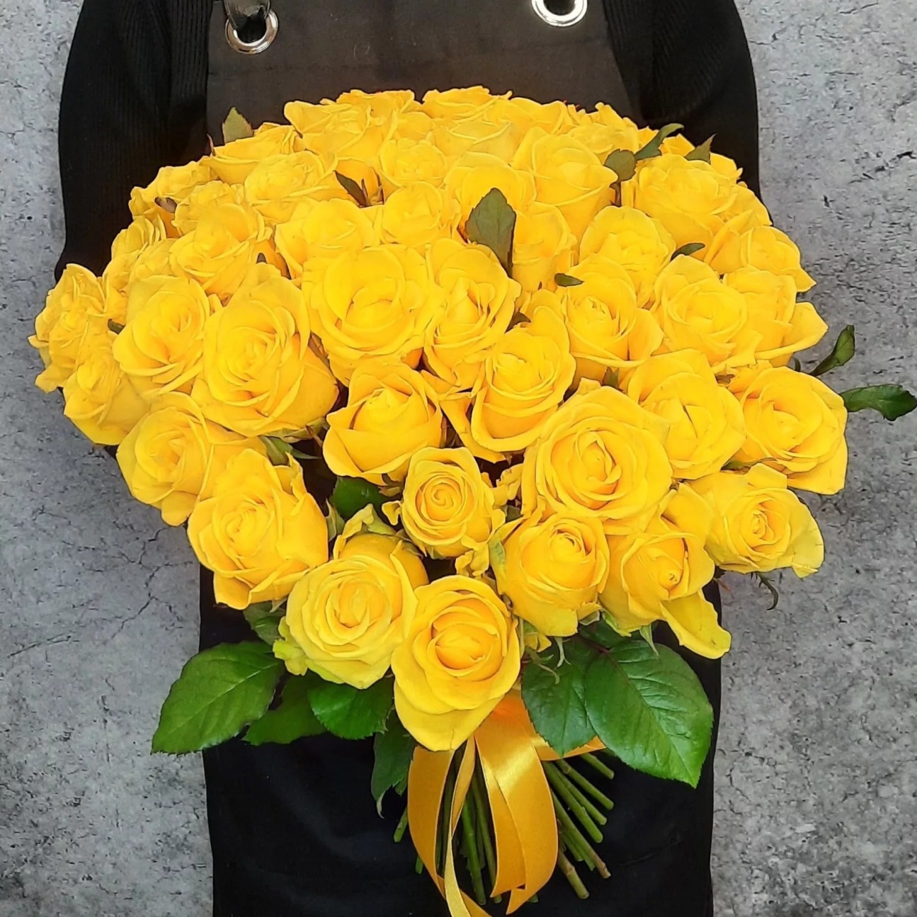 Букет «Мир Ра» 51 роза 60 см
